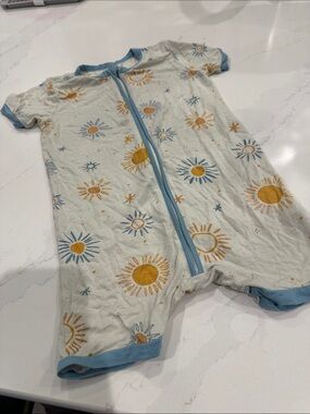 Larkspur bamboo sunshine shortie size 2T PLAY CONDITION